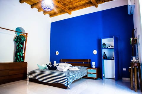Bed, Coffee/tea facilities, Balcony/Terrace, Other, Photo of the whole room, Decorative detail, Bedroom, Non alcoholic drinks