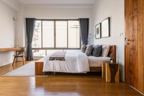 Photo of the whole room, Bedroom