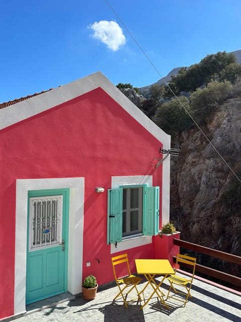 Property building, Natural landscape, Balcony/Terrace, Mountain view