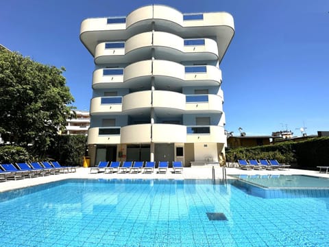 Property building, Day, Pool view, Swimming pool, sunbed