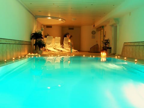 Swimming pool, Swimming pool