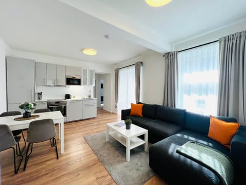 Kitchen or kitchenette, Living room, Seating area, Dining area, pet friendly, stove