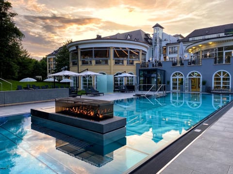 Property building, Pool view, Swimming pool, sunbed