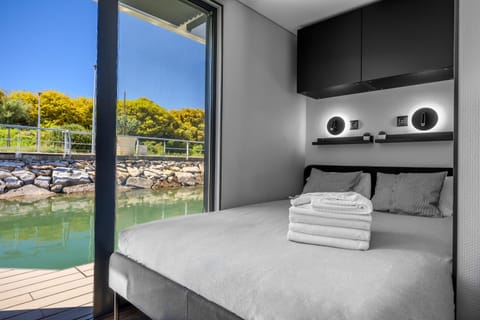 Bed, Natural landscape, Bedroom, towels