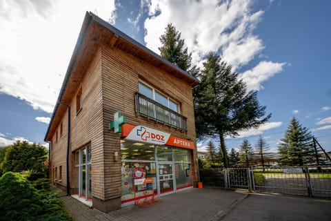 Property building, Logo/Certificate/Sign, Street view, Parking