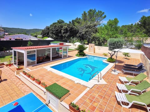 Patio, BBQ facilities, Table tennis, Balcony/Terrace, Swimming pool
