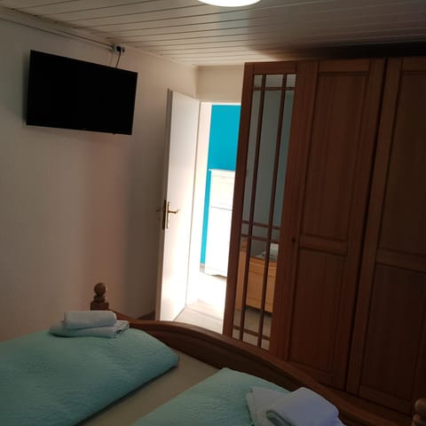 Bed, Photo of the whole room, Decorative detail, Bedroom