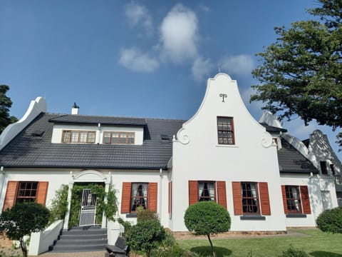 Property building, Day, Garden, Garden view