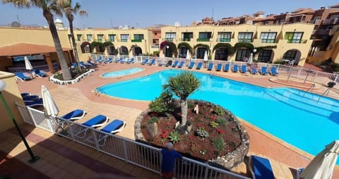 Pool view, Swimming pool, Swimming pool, sunbed