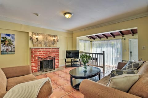 Quaint Central Miami Bungalow 10 Mi to Mid-Beach! House in Miami Springs