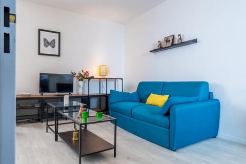 Communal lounge/ TV room, TV and multimedia, Living room, Seating area