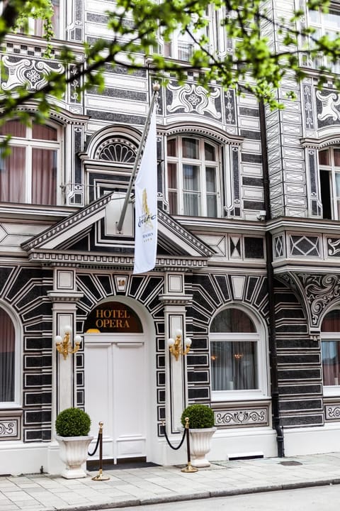 Facade/entrance