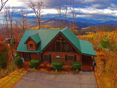 Property building, Natural landscape, Bird's eye view, Autumn, Mountain view, Parking