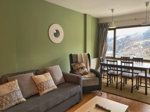 Living room, Mountain view