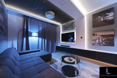 Communal lounge/ TV room, TV and multimedia, Living room, Seating area, Evening entertainment