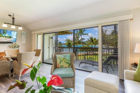 Lae Nani 333, Oceanview, Renovated and Gated condo Apartment in Waipouli Beach