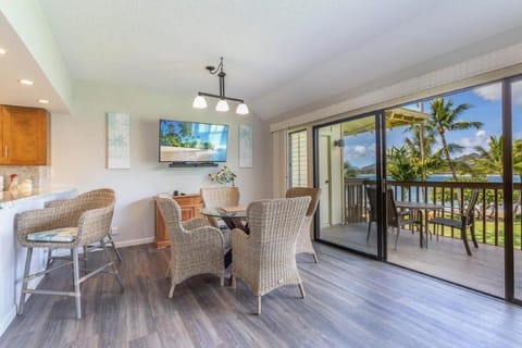 Lae Nani 333, Oceanview, Renovated and Gated condo Apartment in Waipouli Beach