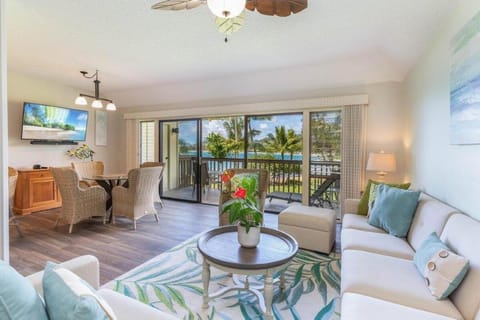 Lae Nani 333, Oceanview, Renovated and Gated condo Apartment in Waipouli Beach