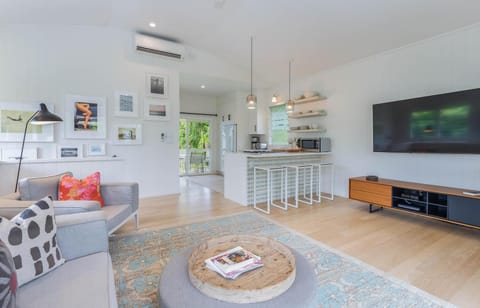 Hanalei Beachfront Cottage home House in Hanalei