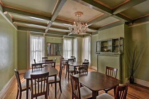 Sun, Surf and More! Spacious Group Home in Galveston House in Galveston Island