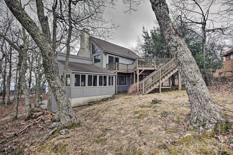 Mountaintop Wintergreen Resort Home with Deck, Views House in Massies Mill
