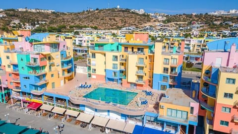 Property building, Off site, Swimming pool, sunbed