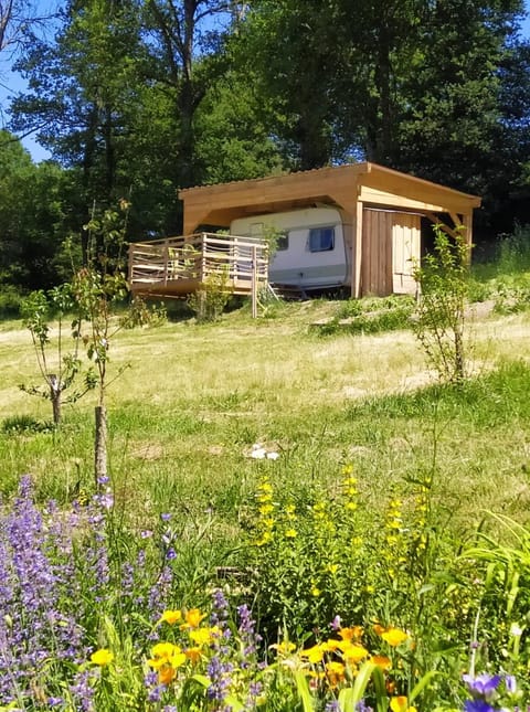 carazen , caravane chauffée Campground/ 
RV Resort in Auvergne-Rhône-Alpes