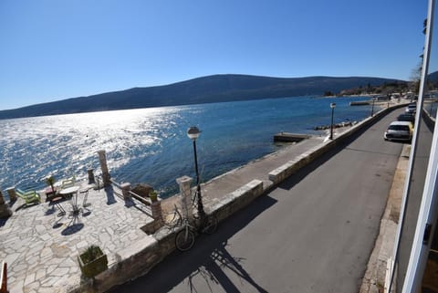 SeaSide House House in Kotor Municipality