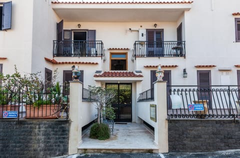 Property building, Facade/entrance, Off site