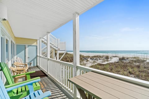 Natural landscape, View (from property/room), Balcony/Terrace, Seating area, Beach, Sea view, Area and facilities