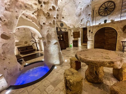 Hot Tub, Hot Tub, Living room, Spa and wellness centre/facilities, Spa and wellness centre/facilities, Dining area, Pool view, Pool view, Swimming pool, Swimming pool