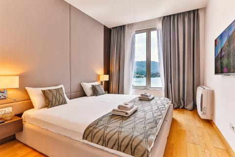 Photo of the whole room, Sea view