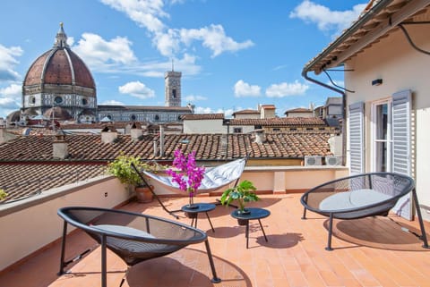 View (from property/room), Balcony/Terrace, City view, Landmark view