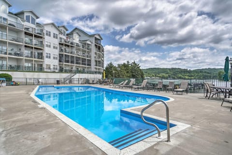 2 Pools! Group-Friendly Unit on Lake of the Ozarks Apartment in Ozark Mountains