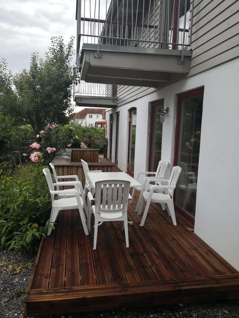 Property building, Patio, Spring, Day, Garden, View (from property/room), View (from property/room), Balcony/Terrace, Seating area, Garden view, Garden view, Landmark view, Landmark view, Inner courtyard view, sunbed