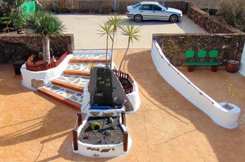 Pool view, Parking