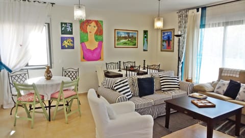 Living room, Lounge or bar