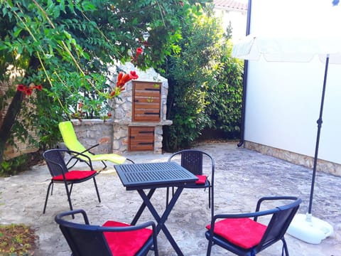 Patio, BBQ facilities, Garden