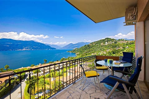 Balcony/Terrace, Lake view, Mountain view