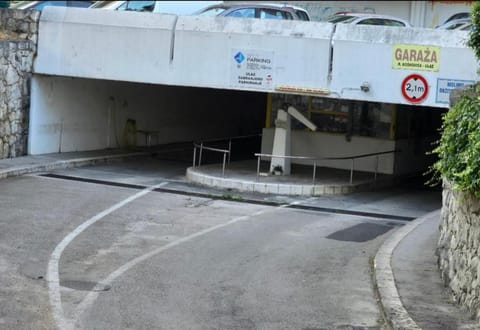 APARTMENT AMBER s podzemnom garažom Apartment in Split