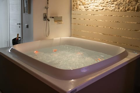Suite 123 Luxury B&B Con Jacuzzi Bed and Breakfast in Basilicata