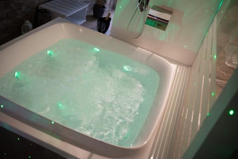 Suite 123 Luxury B&B Con Jacuzzi Bed and Breakfast in Basilicata