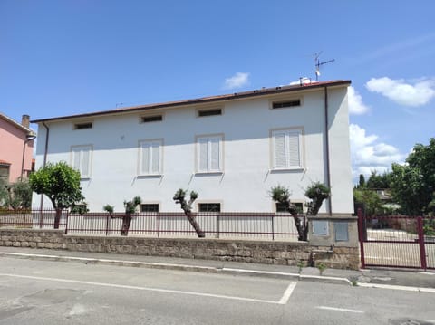 Property building, Day, Garden, Seasons, Quiet street view
