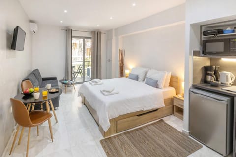 Bed, TV and multimedia, Coffee/tea facilities, Kitchen or kitchenette, Photo of the whole room, Bedroom, toaster