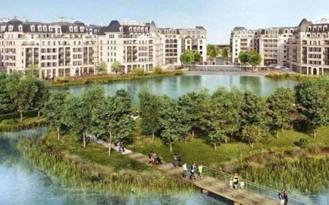 Appartement haussmannien au bord du lac panorama Apartment in Île-de-France