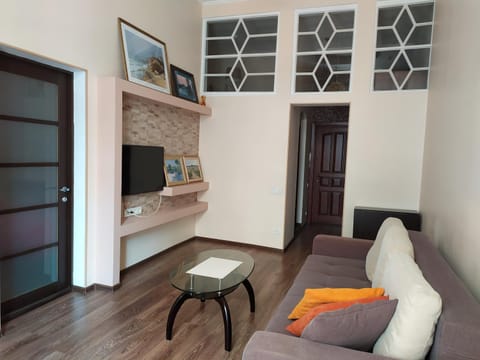 Communal lounge/ TV room, TV and multimedia, Living room, Seating area