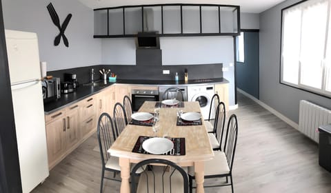 Property building, Kitchen or kitchenette, Living room