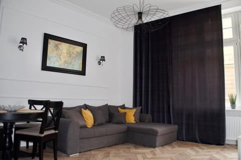 Living room, Photo of the whole room, Seating area
