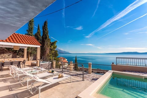 BBQ facilities, Balcony/Terrace, Seating area, Dining area, Beach, Sea view, Swimming pool