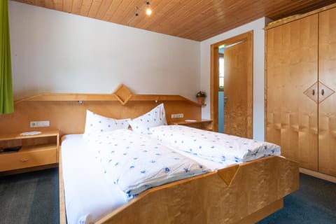 Staff, Photo of the whole room